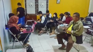 Read more about the article Pembelajaran Perangkat Desa LawangrejoKasie Pelayanan (Dastro) dan KKN Undip di PUSPINDES